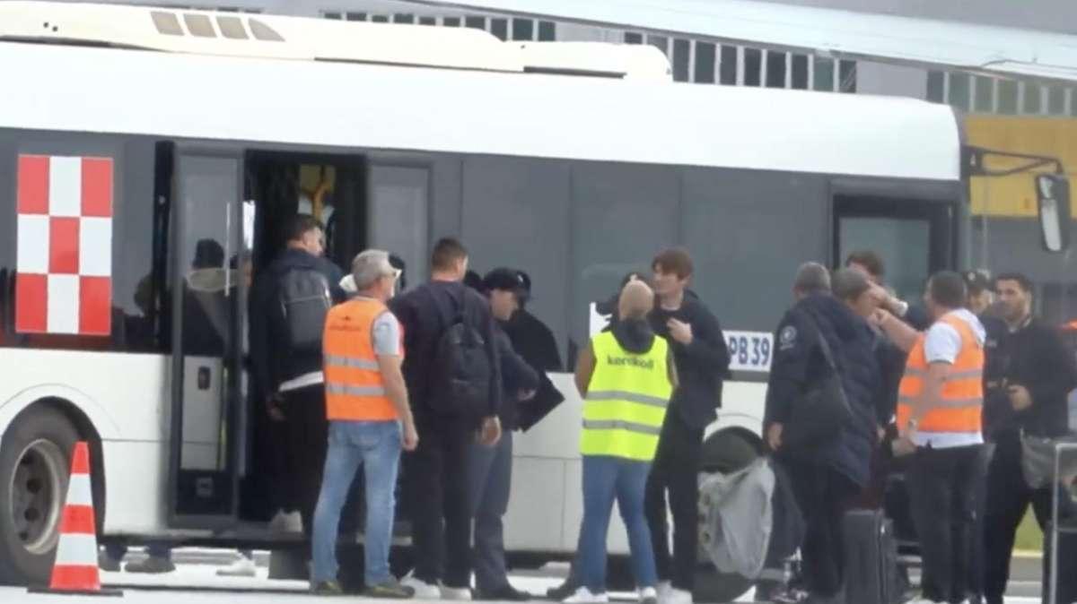 Dea, l'arrivo della squadra in aeroporto con la Coppa