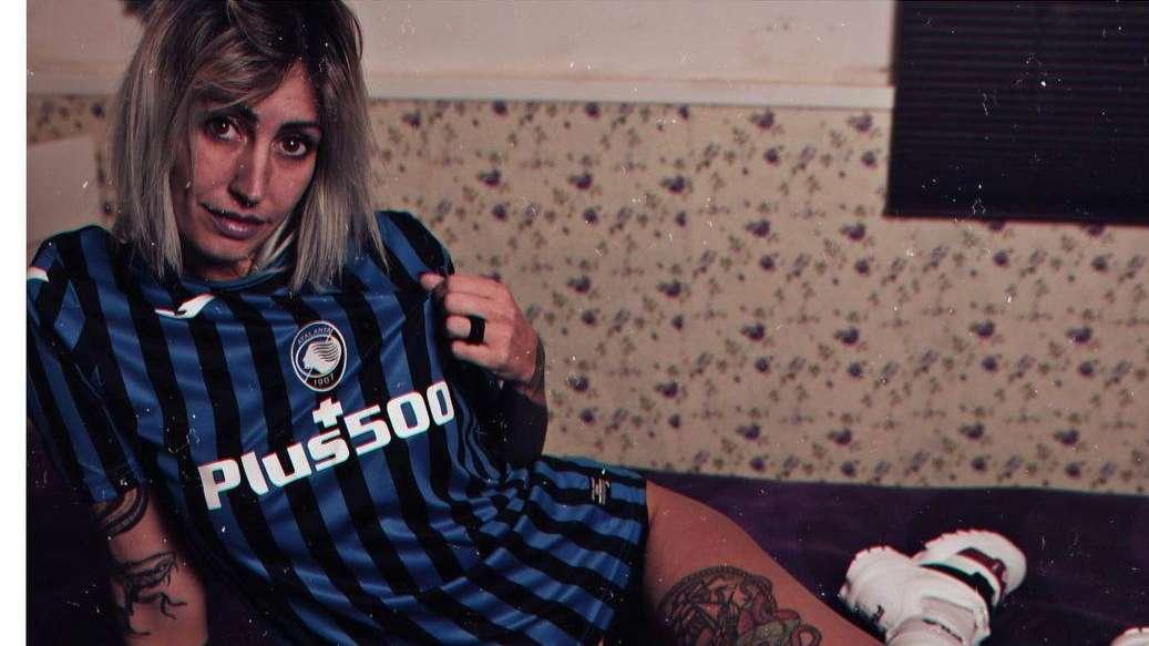 Roma, allenatrice di calcio e tifosissima della Dea: esonerata per certe sue foto su Instagram
