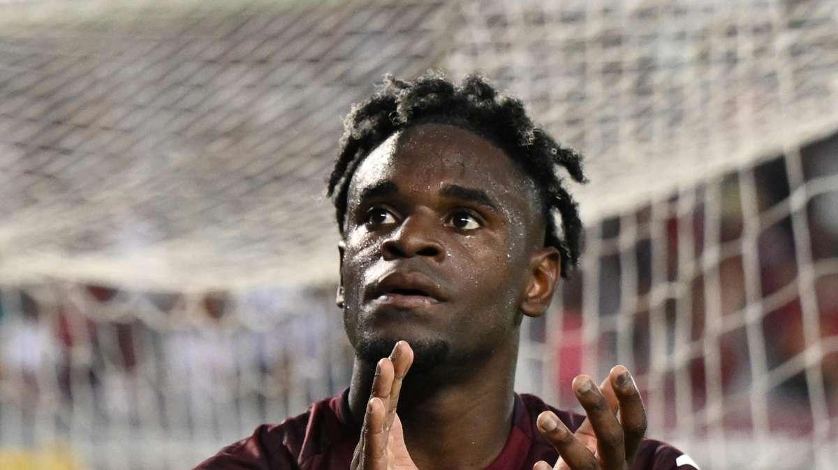 In attesa del ritorno in campo, Duvan Zapata rinnova col Torino. Ecco la firma fino al 2027