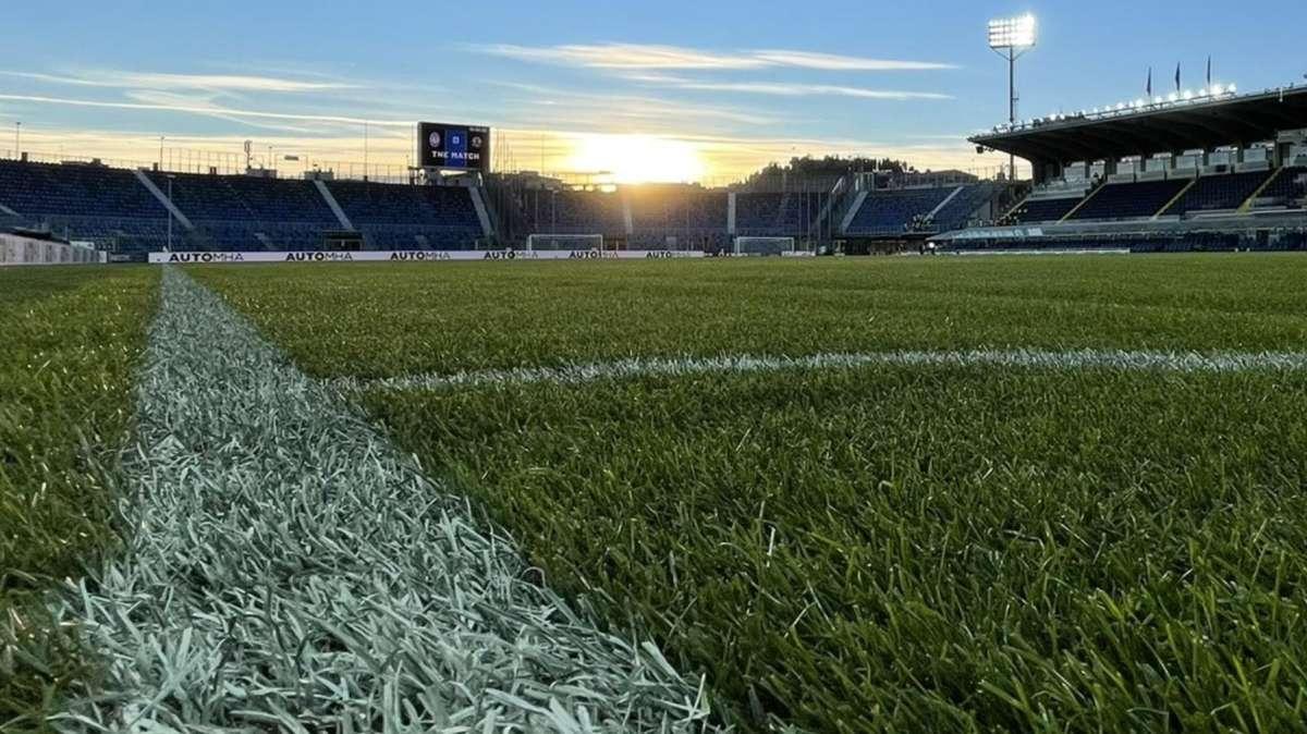 FOTO - Il tramonto sul Gewiss Stadium, Bergamo si prepara per Atalanta-Venezia 