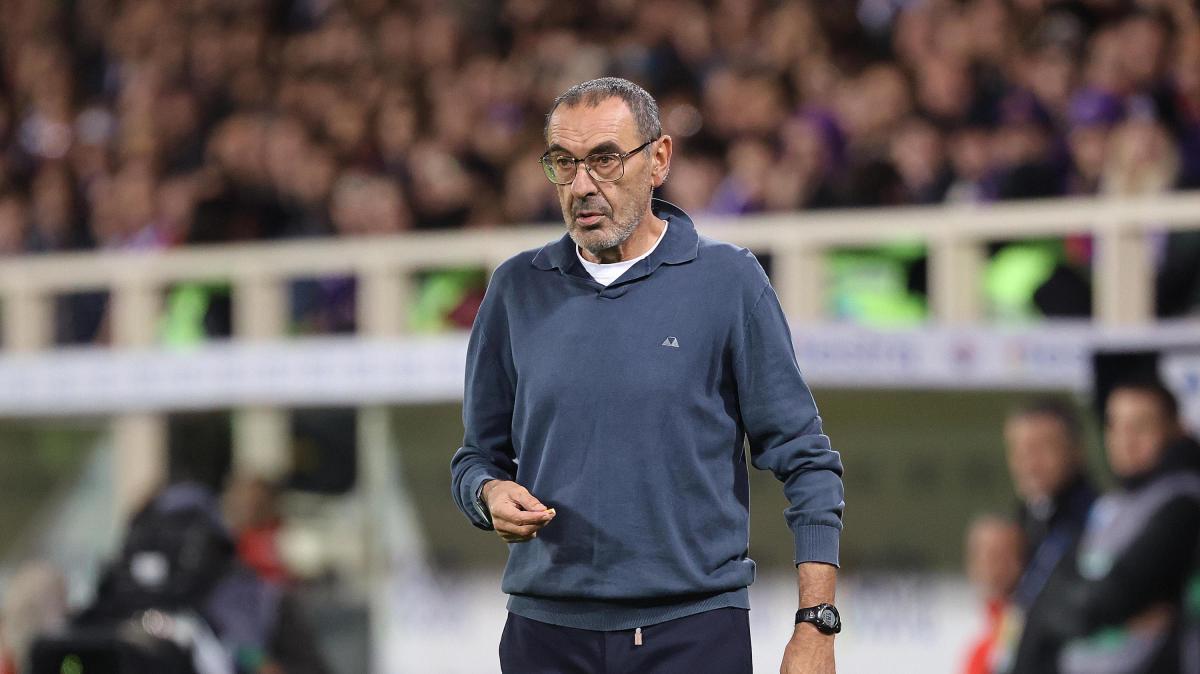 Sarri: «Il momento è da sopravvivenza», il tecnico tra ironia e allarme