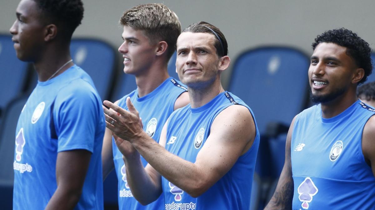 De Roon, allarme rientrato: il capitano è già in gruppo