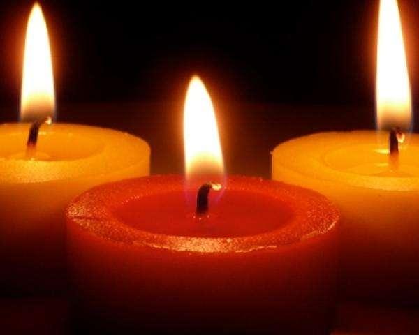 6 aprile 2020, le candele illuminano la notte più lunga dell’Aquila fino all'alba