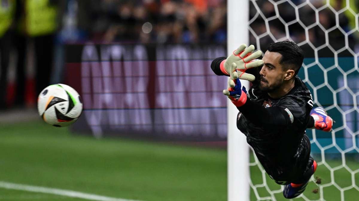 Diogo Costa salva Cristiano Ronaldo: 3 rigori parati, Slovenia battuta 3-0 dal dischetto