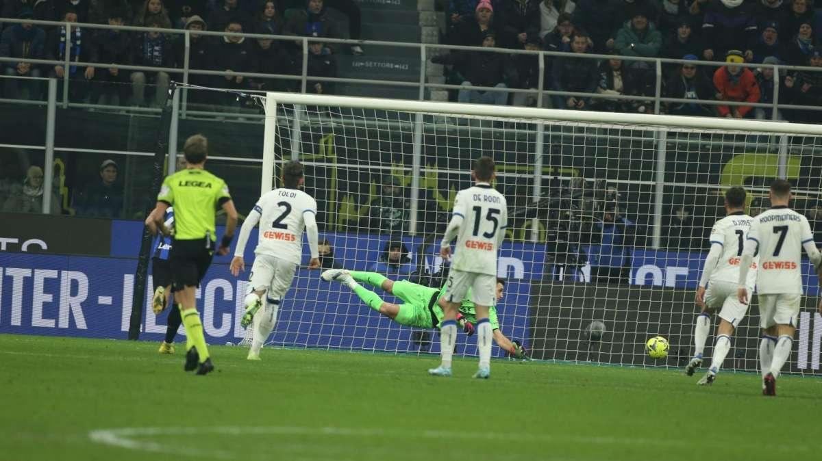 Rivivi COPPA ITALIA / INTER-ATALANTA Frana Gomme Madone 1-0 (58' Darmian), Dea fuori dai giochi 