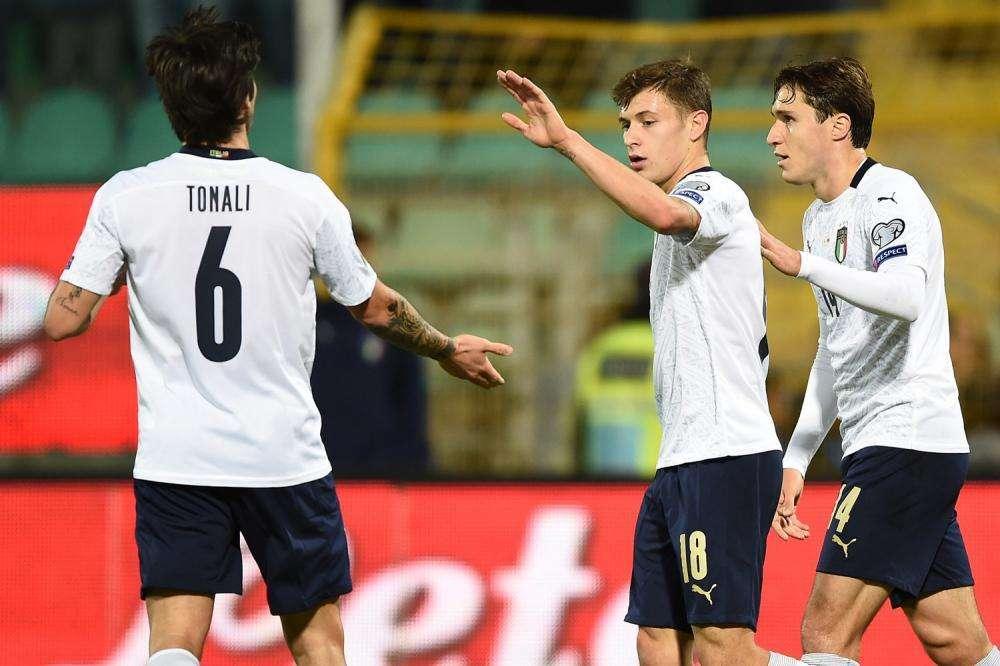 Nove gol, dieci su dieci, undici consecutive: 9-1 storico per l'Italia