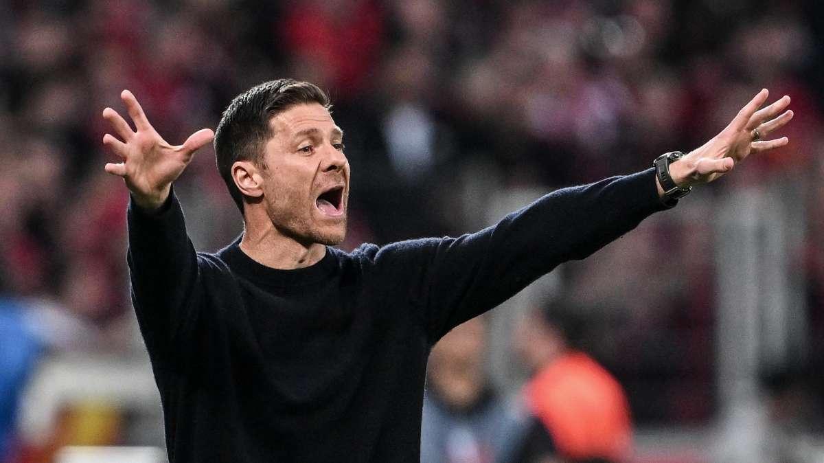 Bayer, Xabi Alonso non pensa all'Atalanta: "Prima l'Augsburg poi la finale di Europa League"