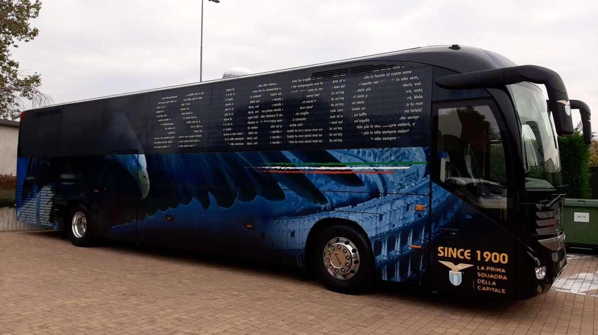 ESCLUSIVA TA - L’arrivo del pullman della Lazio al Winter Garden Hotel