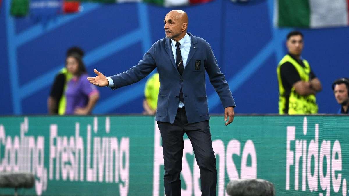 La Svizzera si avvicina: Spalletti va di difesa a tre, Mancini favorito al posto di Calafiori