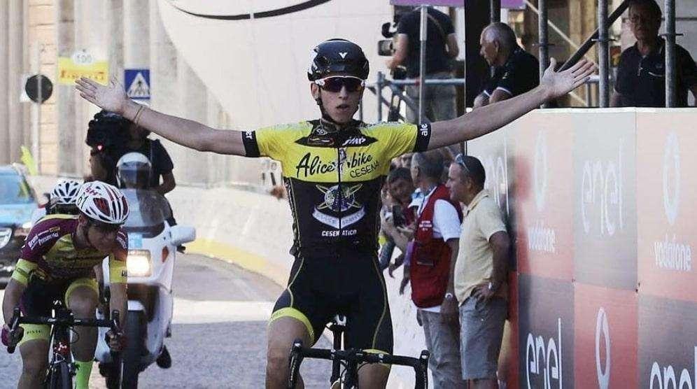 Covid, muore a 21 anni promessa del ciclismo Michael Antonelli