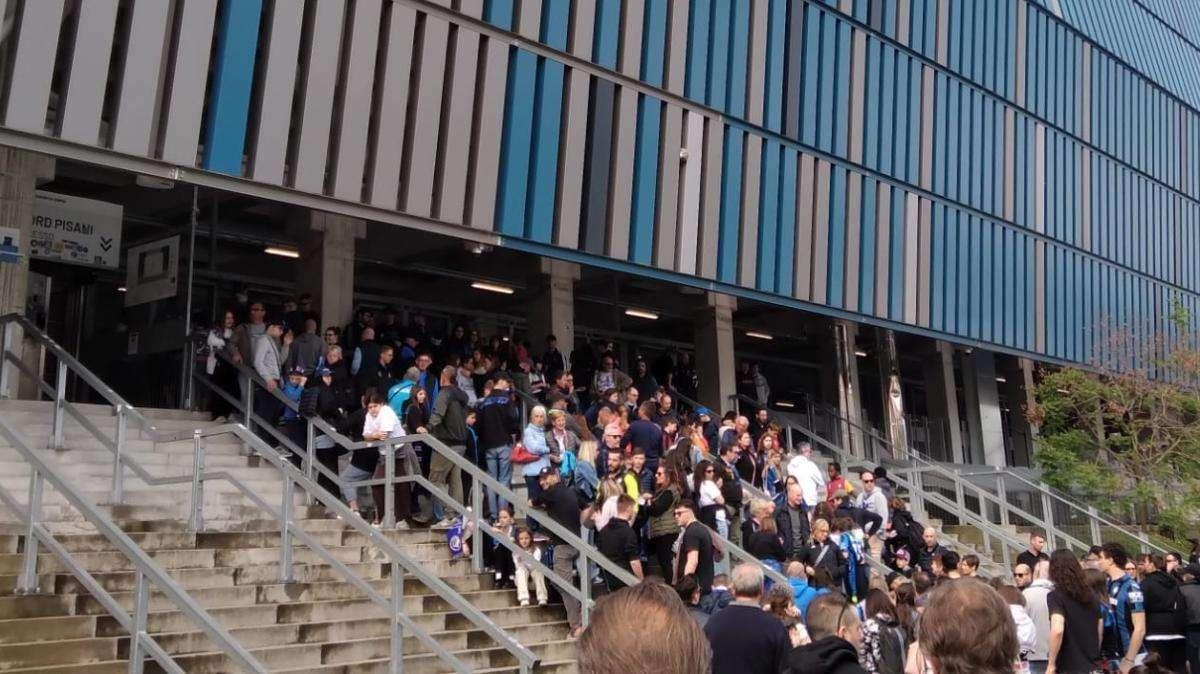 Febbre da finale a Bergamo: invasione dei tifosi all'allenamento, l'Atalanta chiama a raccolta il suo popolo