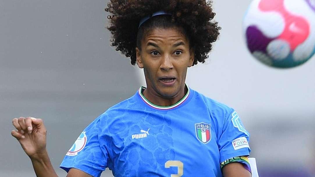 Più di una calciatrice, Sara Gama lascia il calcio giocato da simbolo e leggenda