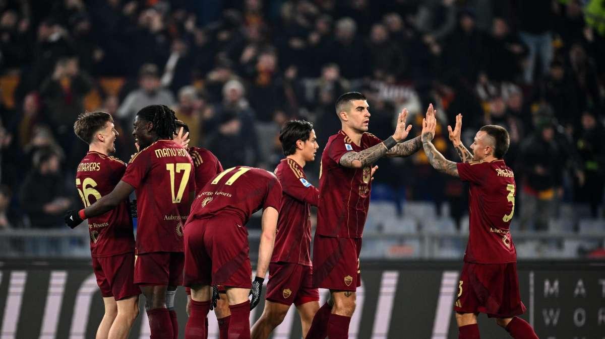 Angelino e Shomurodov portano la Roma ai playoff di Europa League: Eintracht battuto 2-0