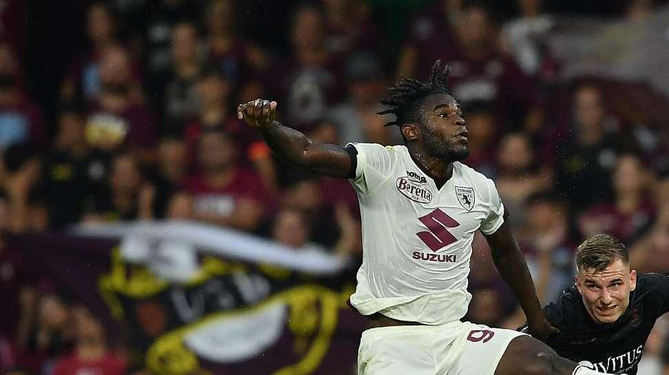 Zapata contro la Roma, quella che doveva essere la sua squadra. I tifosi ringraziano