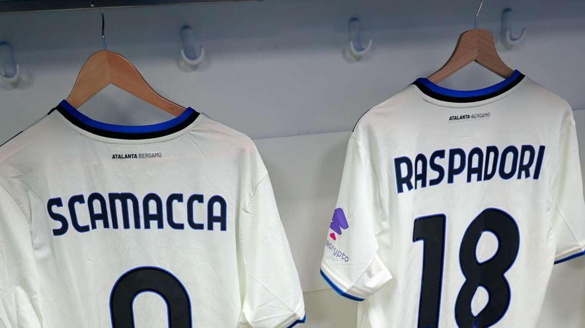La foto che accende la fantasia: "Back together", Scamacca e Raspadori riuniti nello spogliatoio di Pisa!