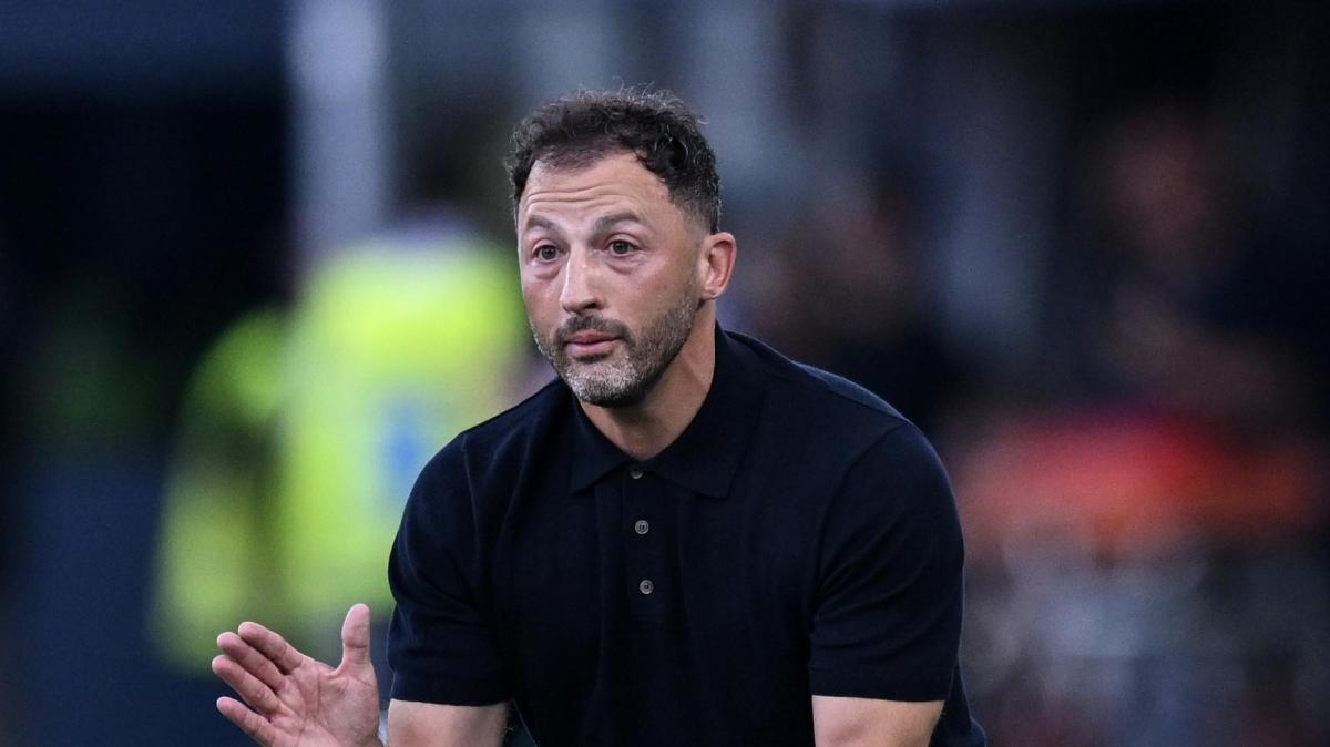 Bologna, Tedesco in conferenza: "Rowe non convocato, l'ho visto poco sereno. Stimo tantissimo Sarri"