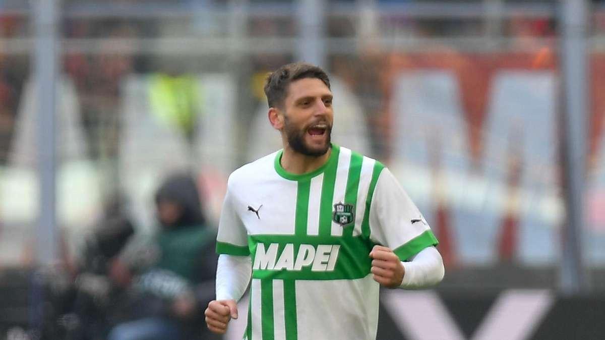Sassuolo, pioggia di insulti alla moglie di Berardi. Che annuncia: "In arrivo provvedimenti legali"