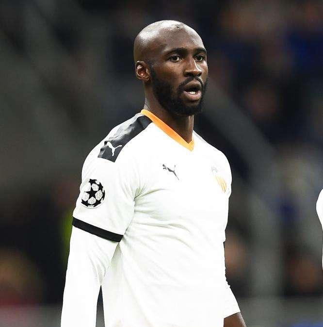 Mangala out con l'Atalanta. Il comunicato del Valencia sull'infortunio del difensore