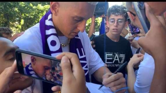 FOTO, VIDEO - Gollini a Firenze, l'accoglienza dei tifosi Viola 