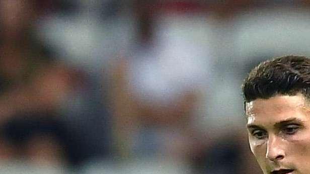 Modena, Caldara espulso dopo il fallo su Berti: il VAR cambia la decisione dell’arbitro. Fallo che diventa virale in rete 