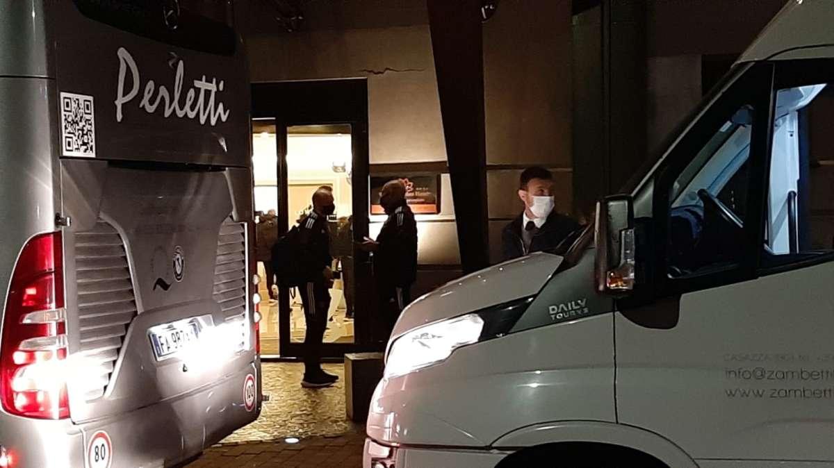 ESCLUSIVA TA - L’arrivo del Manchester United al Winter Garden Hotel