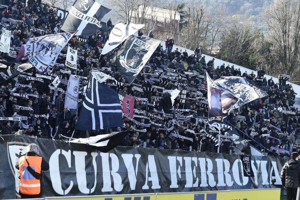 Dai tifosi dello Spezia Calcio 'Curva Ferrovia', aiuti per l'Ospedale di Romano di Lombardia 