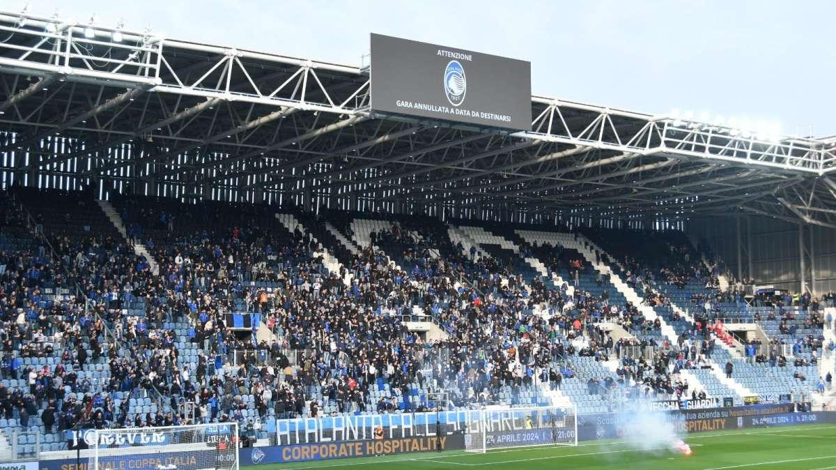 Rabbia sugli spalti alla New Balance Arena: fischi all'inno e cori contro la Lega, tifoserie unite nella protesta