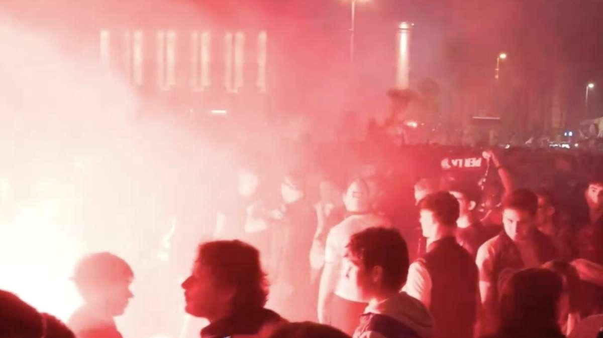 A Bergamo scoppia la festa: tifosi in delirio e fuochi d'artificio