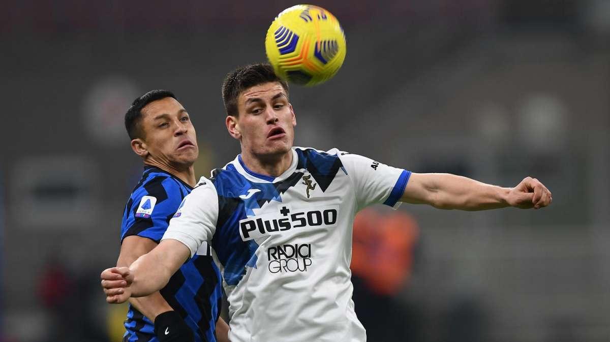 Inter e Milan a braccetto. La Stampa: "Sfida a distanza per tornare al primo posto"