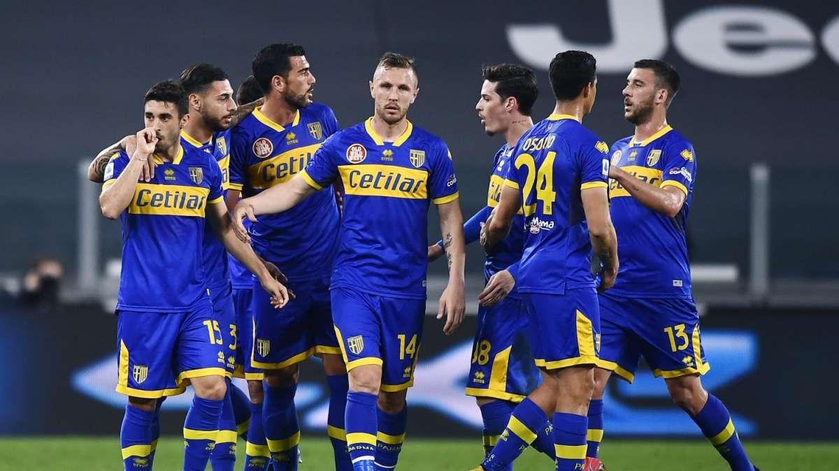 "Parma vi schifa". Pesanti scritte fuori da Collecchio dopo la retrocessione in Serie B