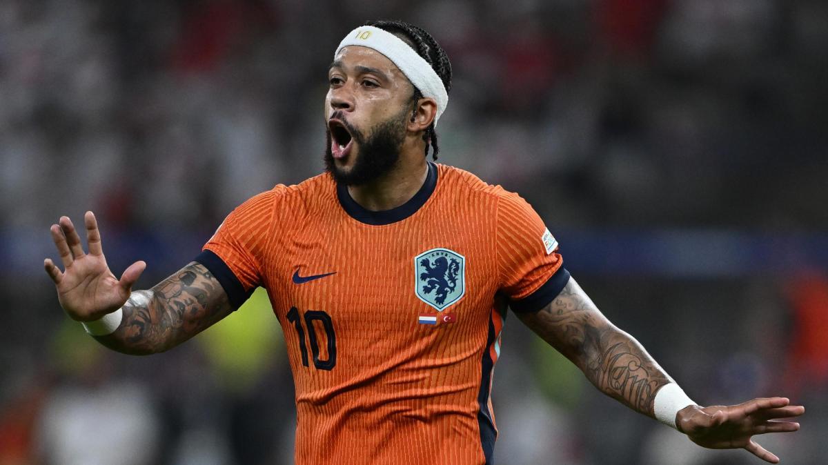 Depay per il rinnovo al Corinthians vuole 12 milioni e... lo stadio