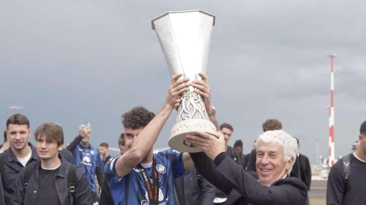 L'arrivo della Dea in aeroporto a Orio al Serio con l'Europa League 