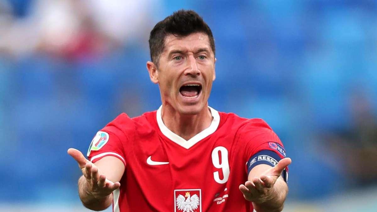 Lewandowski strizza l'occhio al Barça: "Difficile dire che continuerò a giocare nel Bayern"