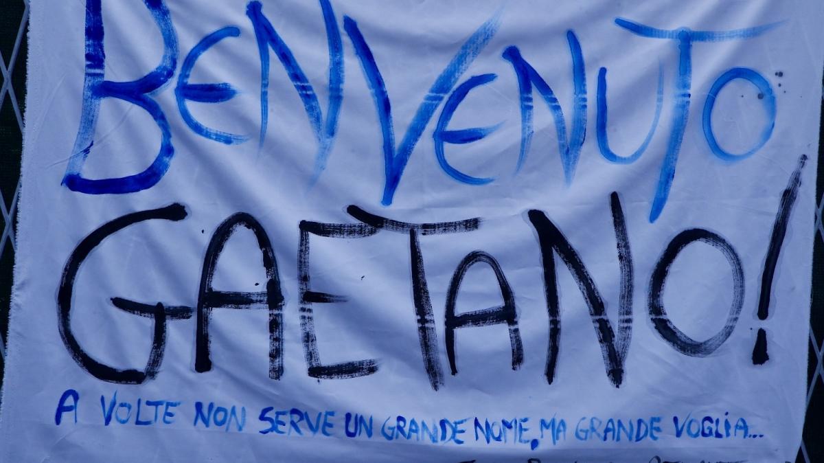 «Benvenuto Gaetano»: lo striscione che accoglie il nuovo acquisto nerazzurro