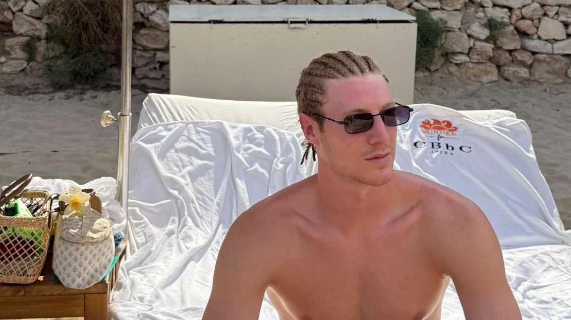 Brescianini e Bellanova stupiscono tutti: ad Ibiza spuntano le treccine “Social”