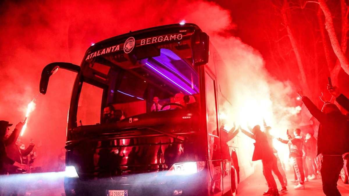 Curva Nord vicino alla Dea: smotorata per scortare il pullman al Gewiss Stadium. Ma non solo...
