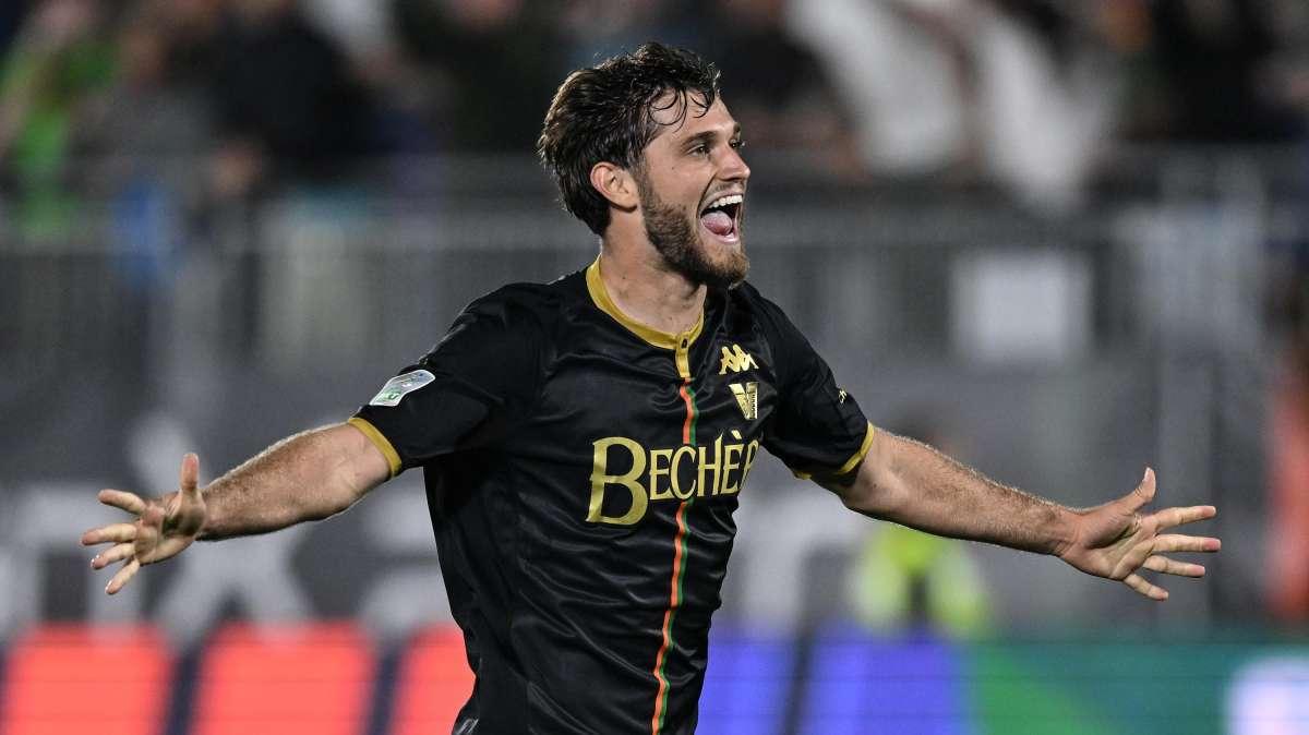 Fiorentina su Tessmann, c'è l'accordo con Venezia e calciatore. Pendono le commissioni