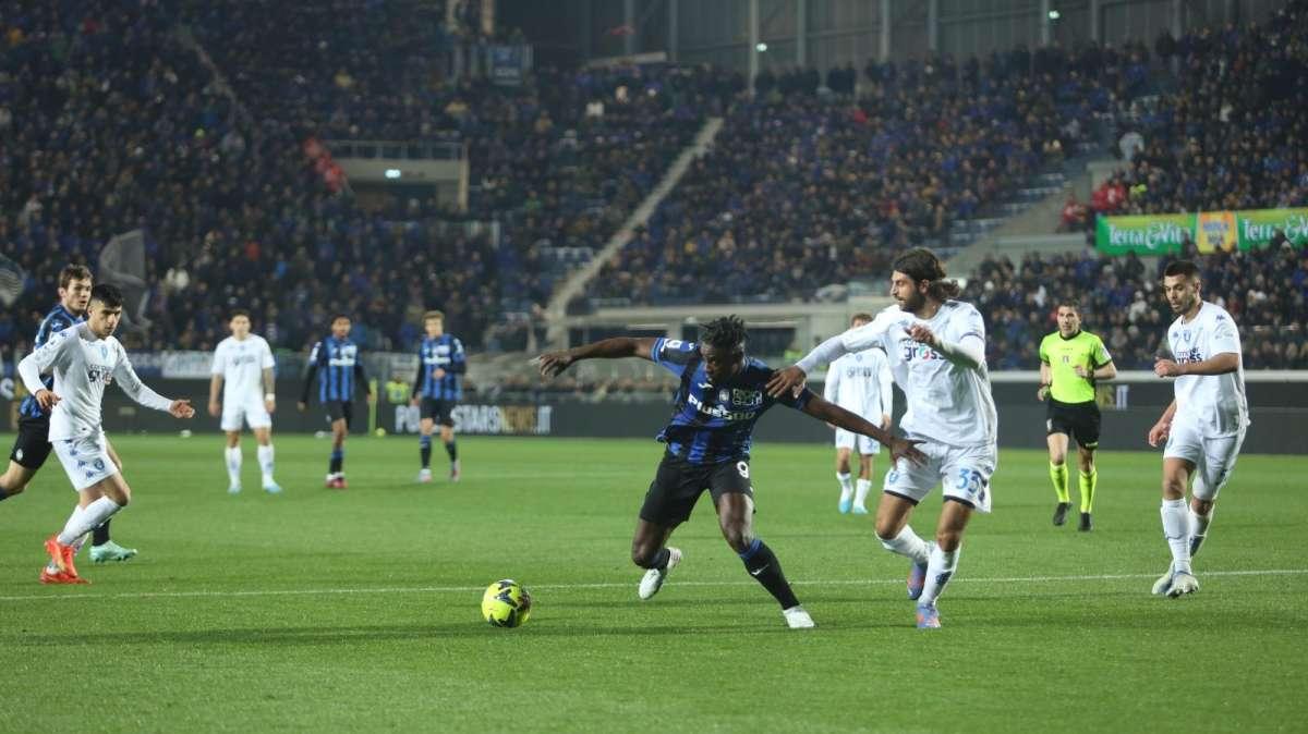 L'Empoli soffre ma resiste, poi trova il gol con Ebuehi: l'Atalanta è sotto 1-0 al 45'