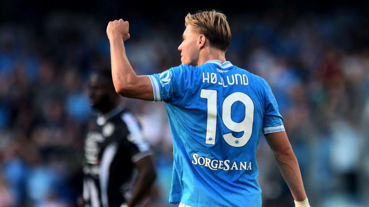 Napoli, Højlund riscattato dal Manchester United: l’attaccante danese è azzurro a titolo definitivo