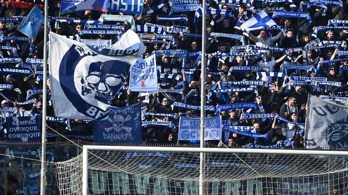 Delirio Brescia: auto in fiamme e feriti dopo la retrocessione in Serie C. La lettera di Balata