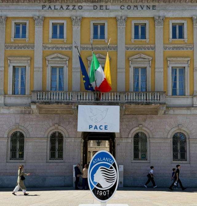 Bergamo celebra l’Atalanta: una mostra diffusa per la Dea, tra memoria e identità nerazzurra