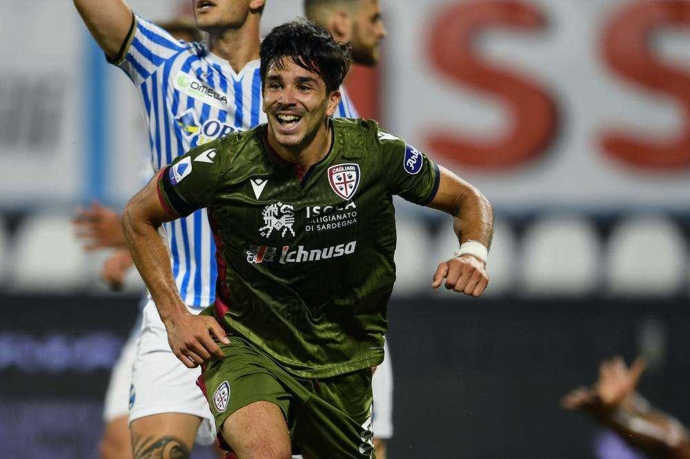 Cagliari, il VAR annulla il gol del vantaggio di Simeone. C'è un tocco di mano dell'argentino