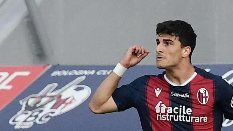 Orsolini fuori un errore. Schouten viene disorientato. Le pagelle del Bologna 