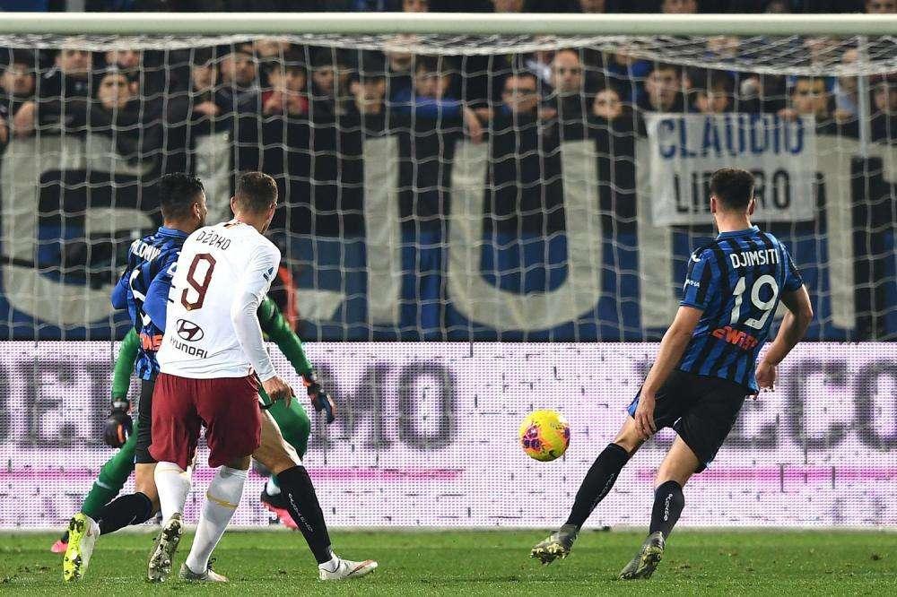 Le pagelle della Roma - Dzeko da lotta greco-romana, si salva Smalling