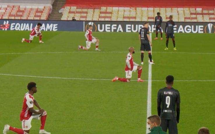 VIDEO - Razzismo: Arsenal in ginocchio, Slavia Praga no