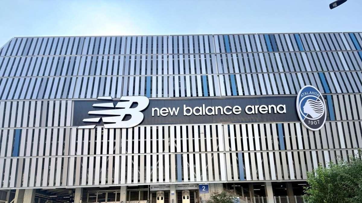 TA - New Balance Arena, completata l’installazione delle nuove insegne anche in Curva Nord