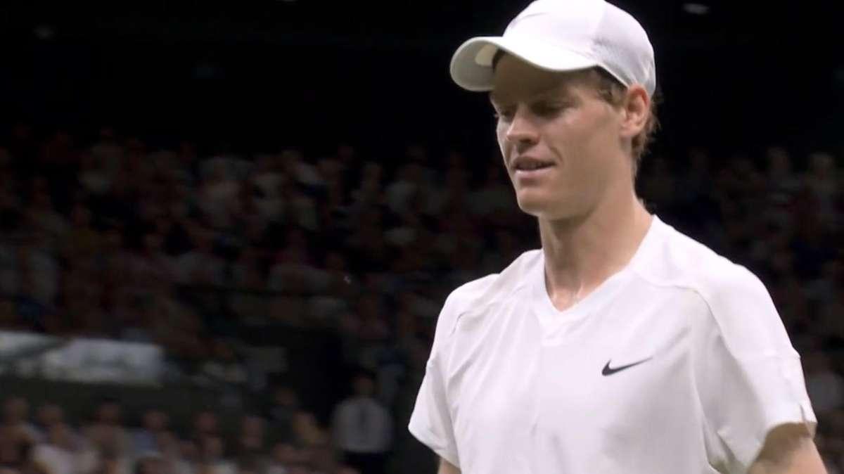 TASPORT24 - Impresa Sinner: batte Djokovic e vola in finale al Roland Garros
