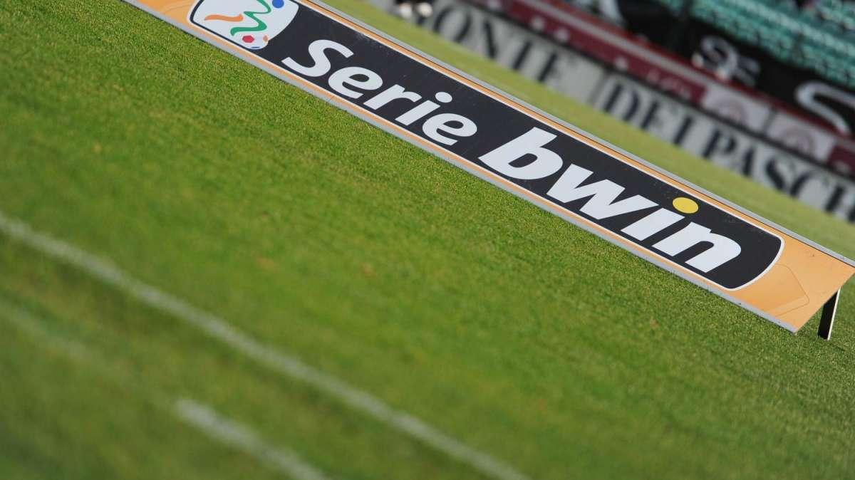 DIRETTA GOL SERIE B - Vince il Siena, pari di Novara e Varese. Poker AlbinoLeffe