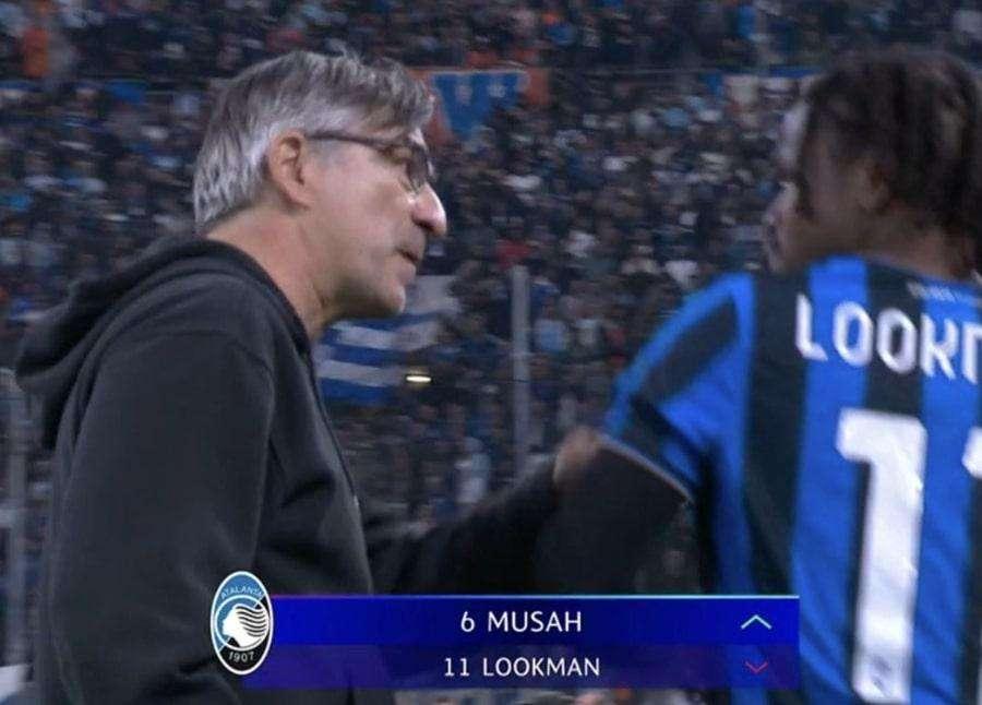 Clamoroso al Velodrome: scintille tra Juric e Lookman dopo il cambio. Le telecamere riprendono tutto