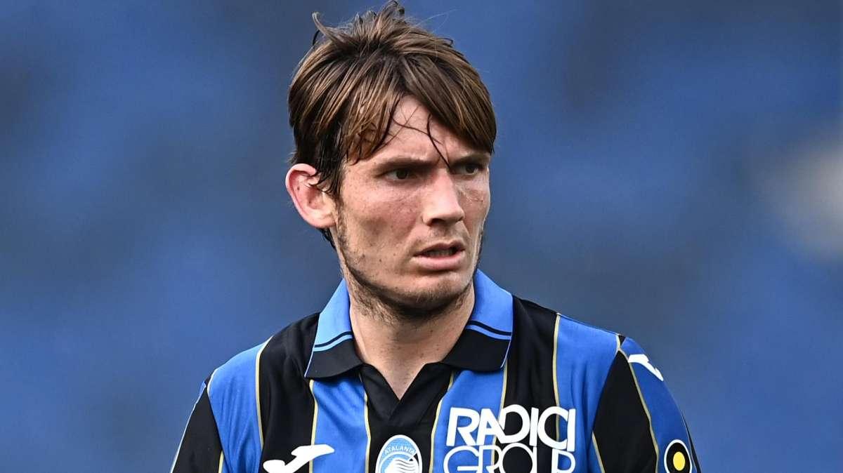 De Roon posa con spada e scudo: "Se non avete visto la gara, recuperate gli highlights"